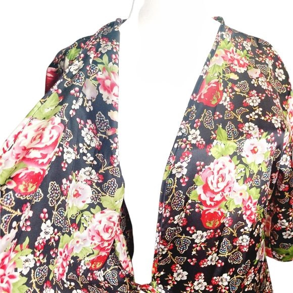 Kumno Floral Robe with tie belt - Picture 3 of 8